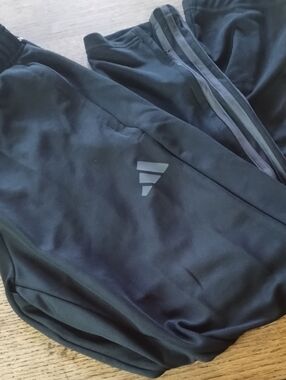 Men's Black Athletic Wind Breaker Pants with Reflective Logo